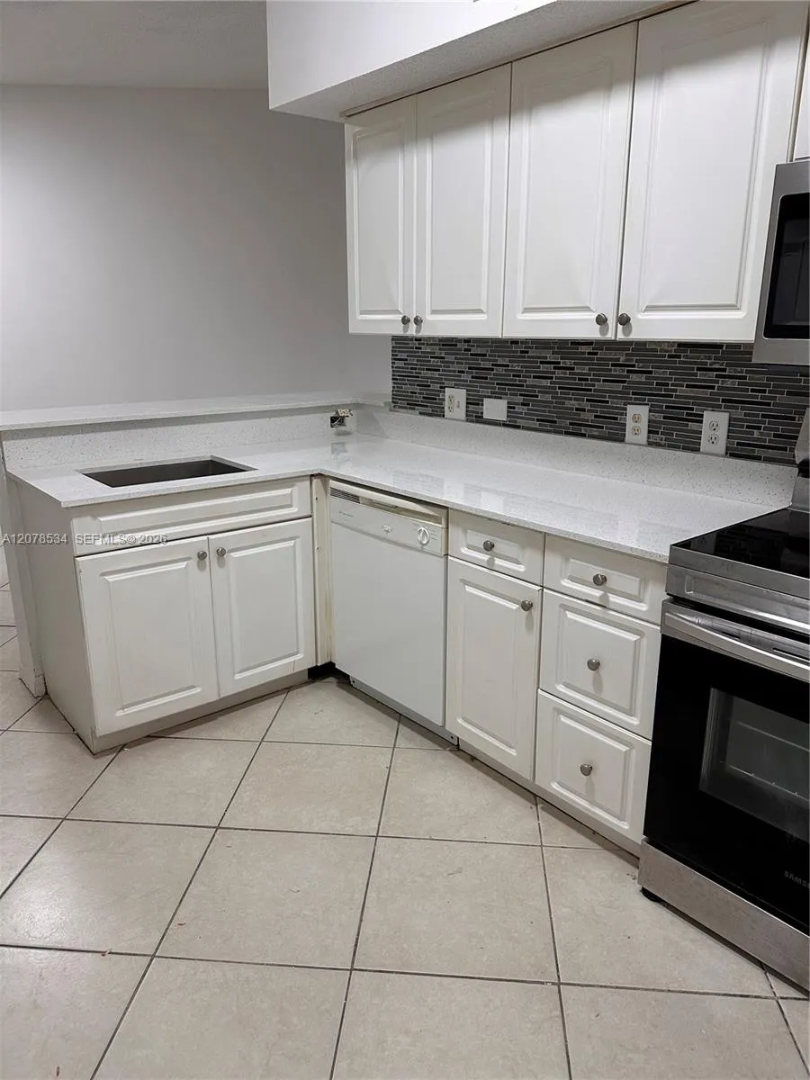9640 NW 2nd St #5-306 Pembroke Pines, FL 33024