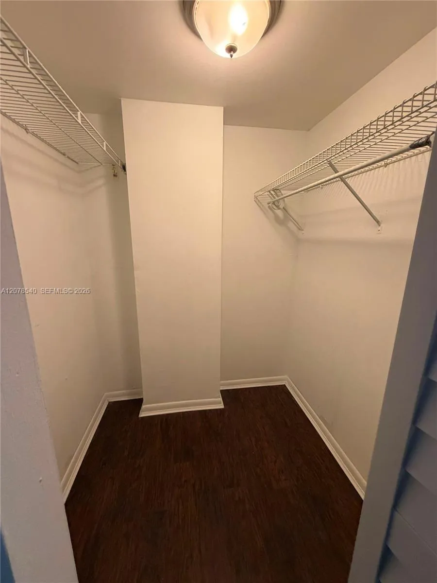 2025 NE 164th St #1015 North Miami Beach, FL 33162