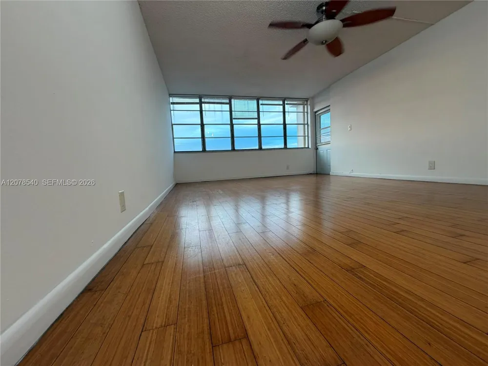2025 NE 164th St #1015 North Miami Beach, FL 33162