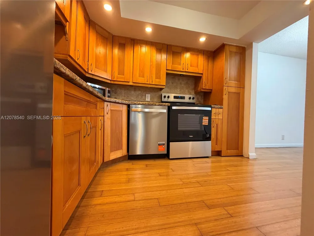 2025 NE 164th St #1015 North Miami Beach, FL 33162