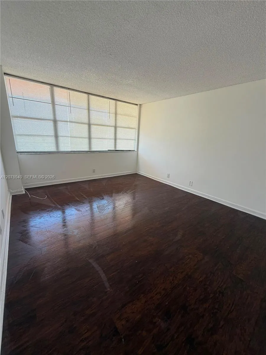 2025 NE 164th St #1015 North Miami Beach, FL 33162