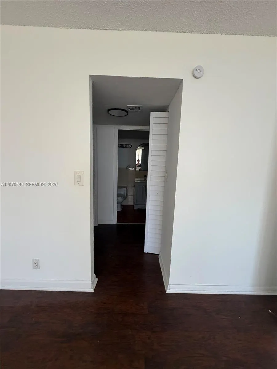 2025 NE 164th St #1015 North Miami Beach, FL 33162