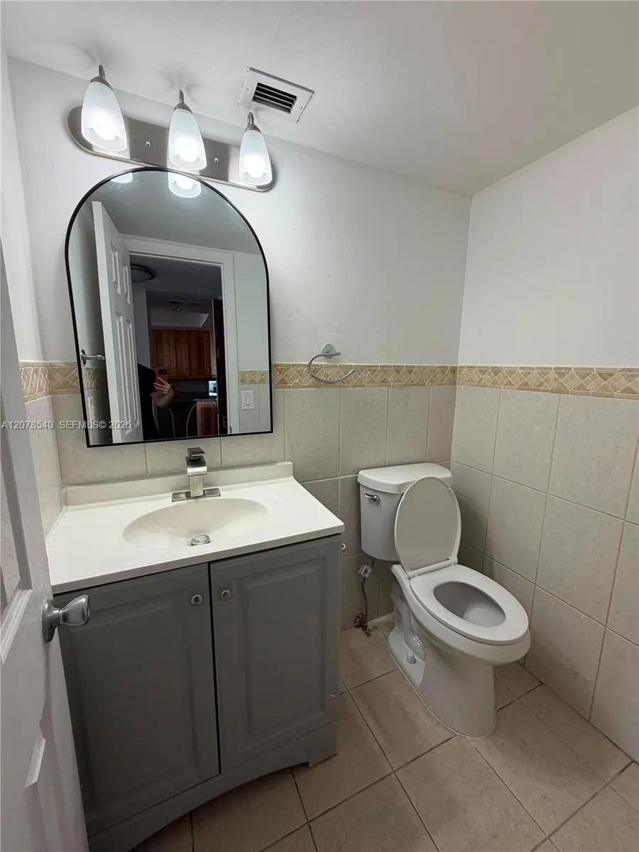 2025 NE 164th St #1015 North Miami Beach, FL 33162