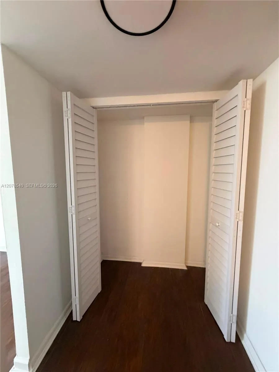2025 NE 164th St #1015 North Miami Beach, FL 33162