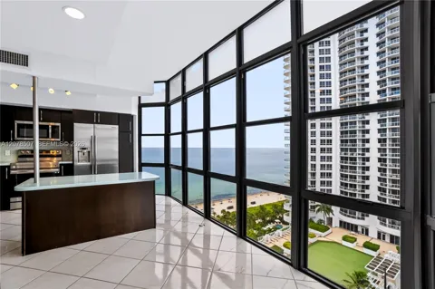 6423 Collins Ave #1702