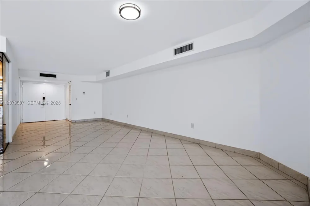 6423 Collins Ave #1702 Miami Beach, FL 33141