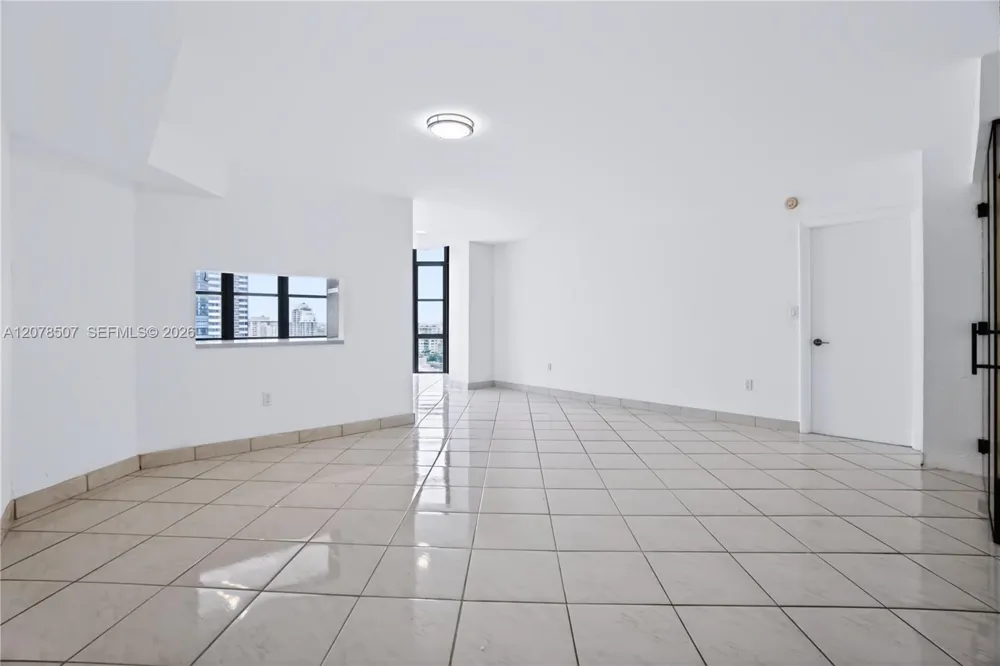 6423 Collins Ave #1702 Miami Beach, FL 33141