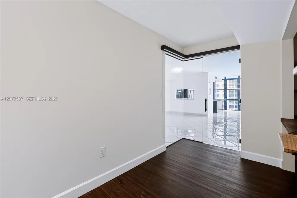 6423 Collins Ave #1702 Miami Beach, FL 33141