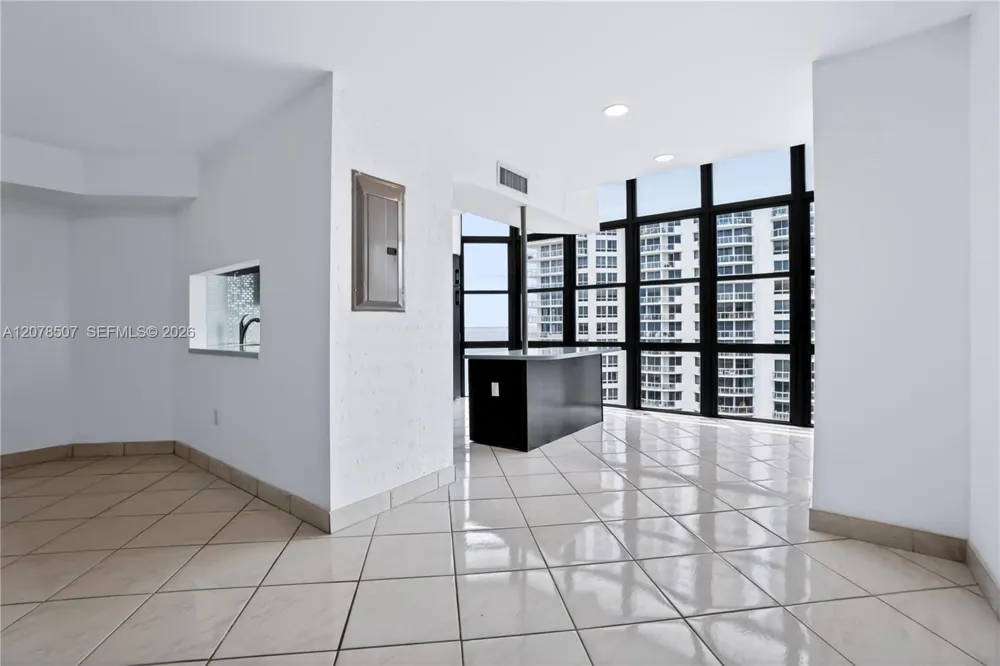 6423 Collins Ave #1702 Miami Beach, FL 33141