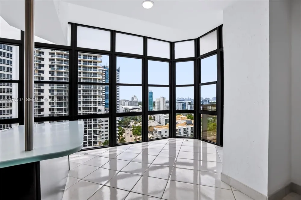 6423 Collins Ave #1702 Miami Beach, FL 33141