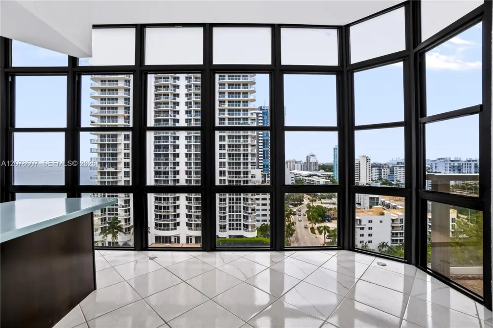 6423 Collins Ave #1702 Miami Beach, FL 33141