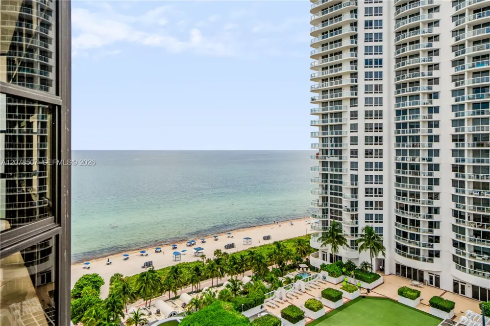 6423 Collins Ave #1702 Miami Beach, FL 33141