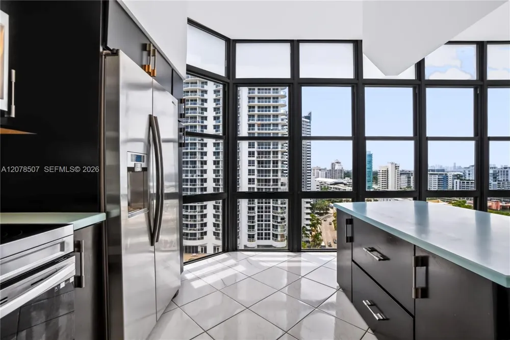 6423 Collins Ave #1702 Miami Beach, FL 33141