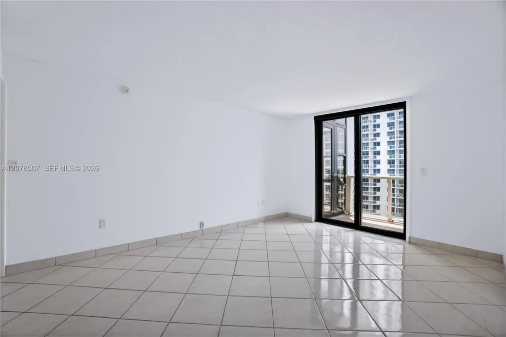6423 Collins Ave #1702 Miami Beach, FL 33141