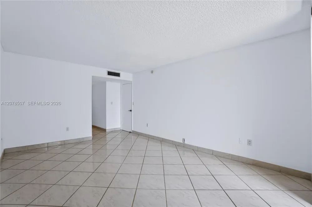 6423 Collins Ave #1702 Miami Beach, FL 33141