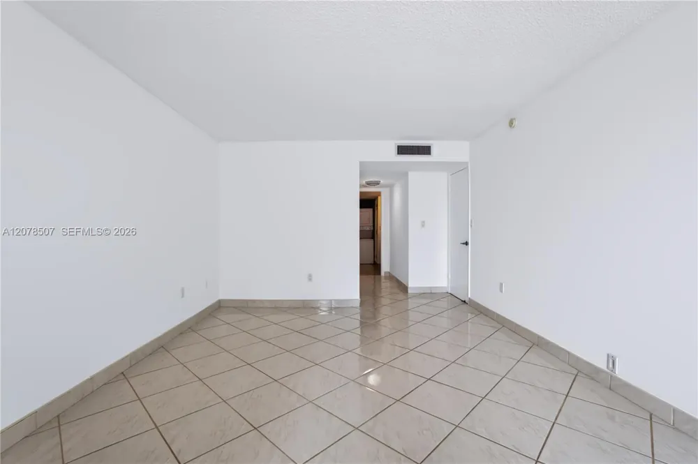 6423 Collins Ave #1702 Miami Beach, FL 33141