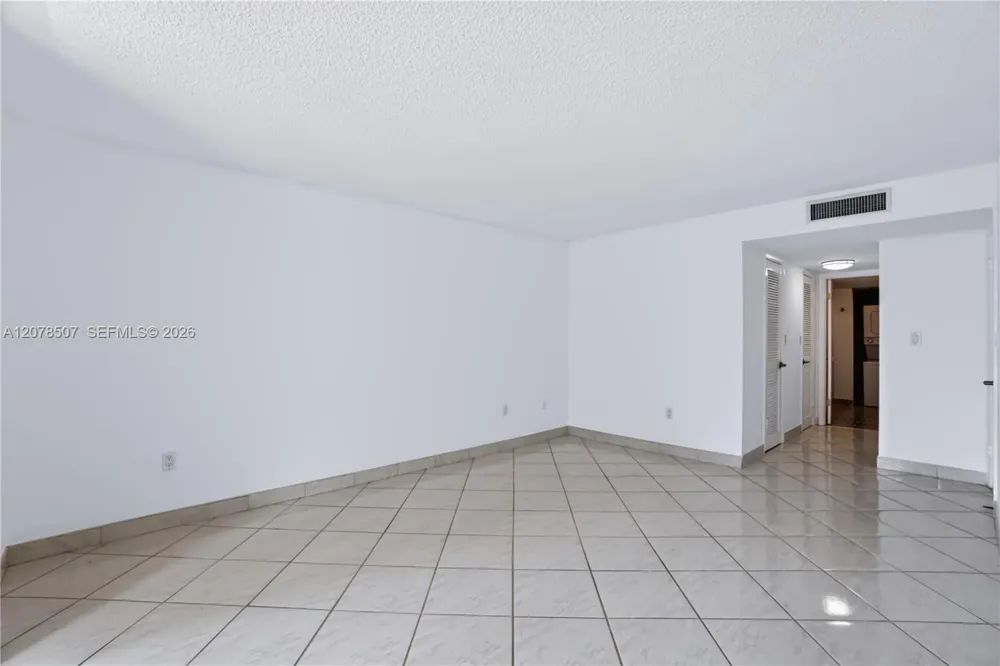 6423 Collins Ave #1702 Miami Beach, FL 33141