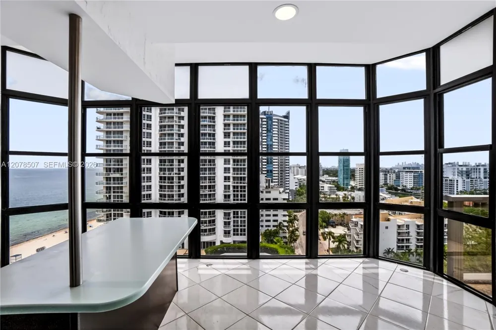 6423 Collins Ave #1702 Miami Beach, FL 33141