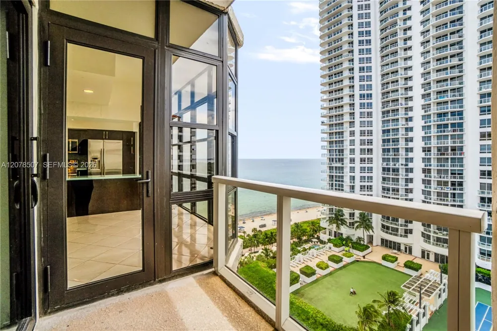 6423 Collins Ave #1702 Miami Beach, FL 33141