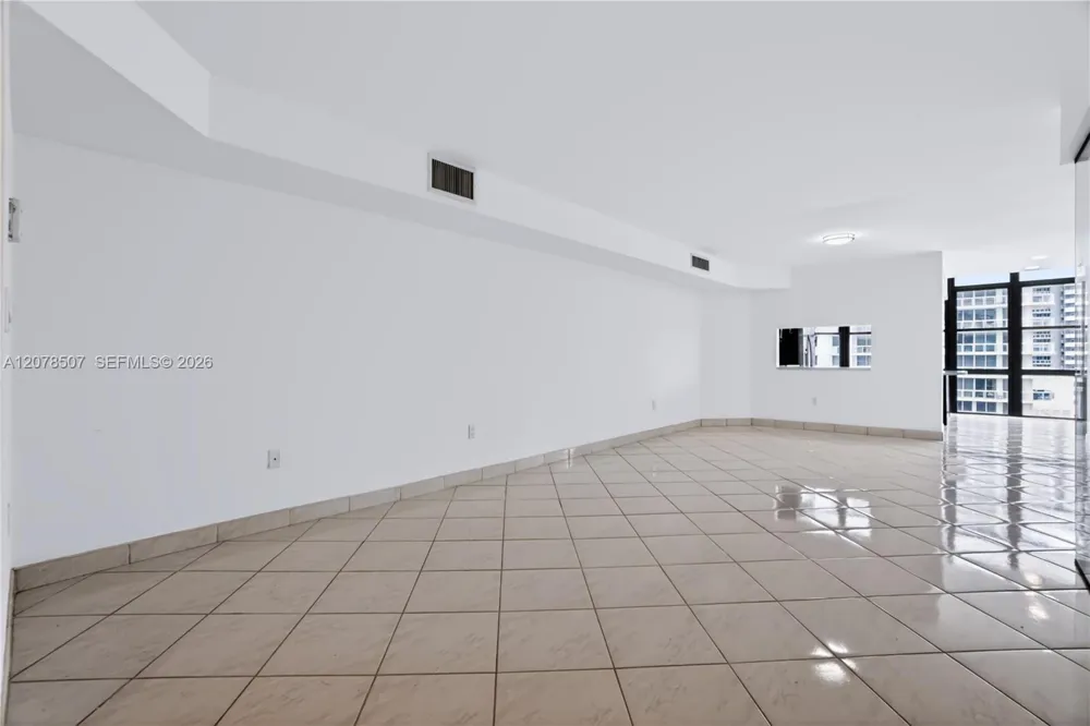 6423 Collins Ave #1702 Miami Beach, FL 33141
