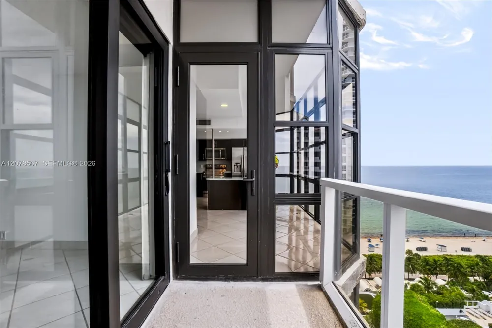 6423 Collins Ave #1702 Miami Beach, FL 33141