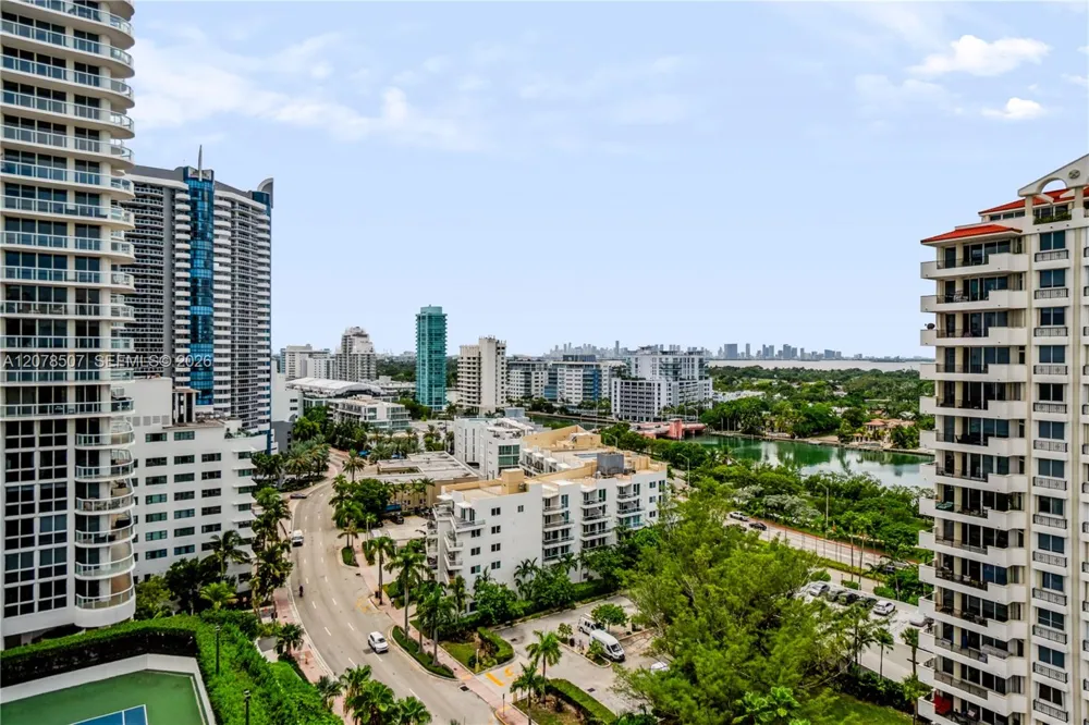6423 Collins Ave #1702 Miami Beach, FL 33141