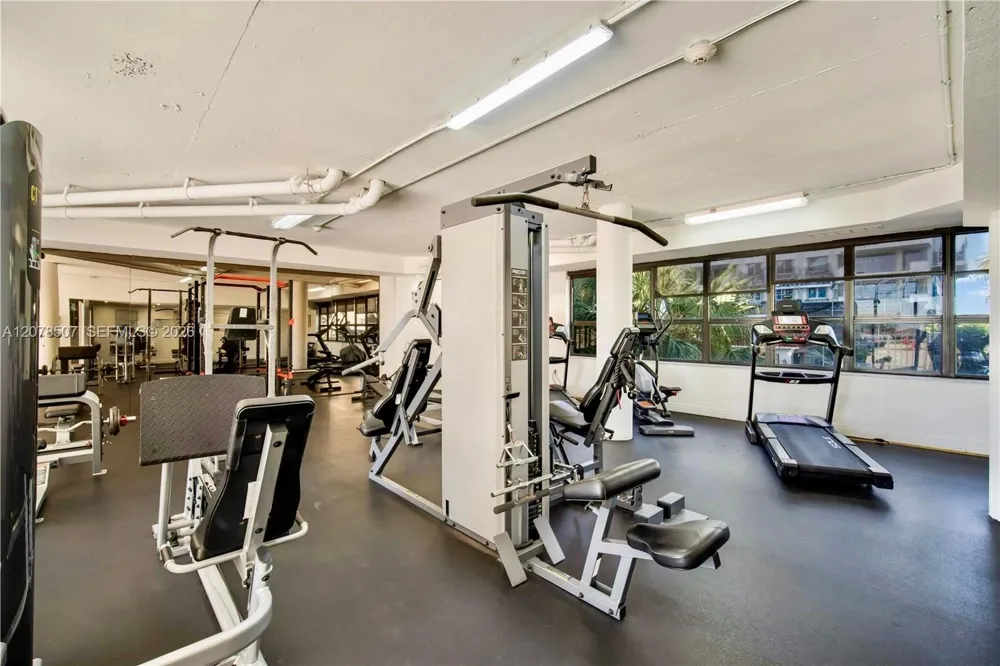 6423 Collins Ave #1702 Miami Beach, FL 33141