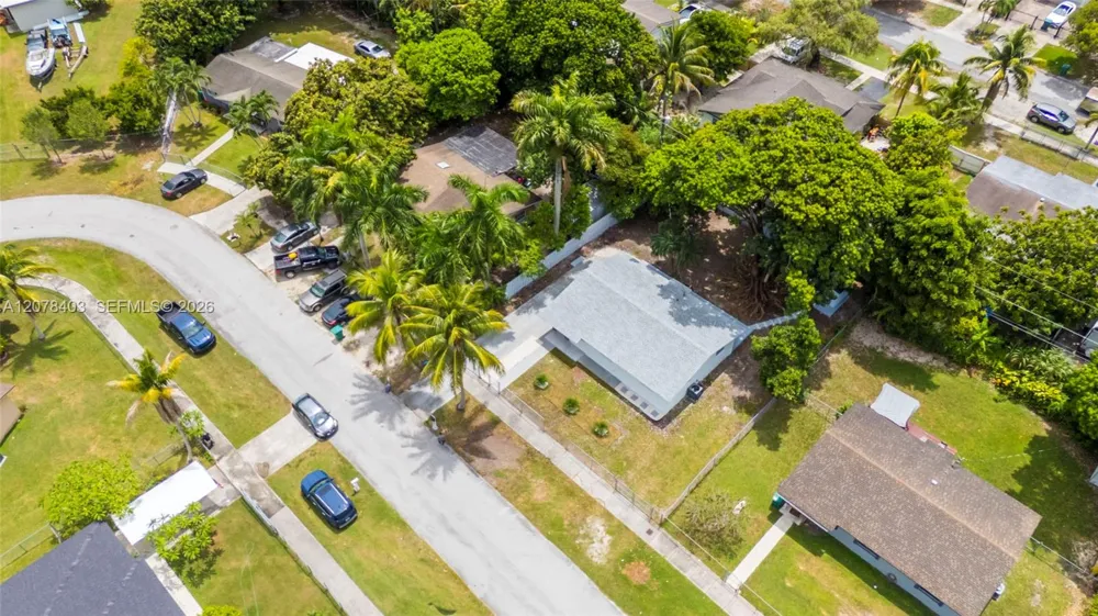 655 SW 6th Ter Florida City, FL 33034