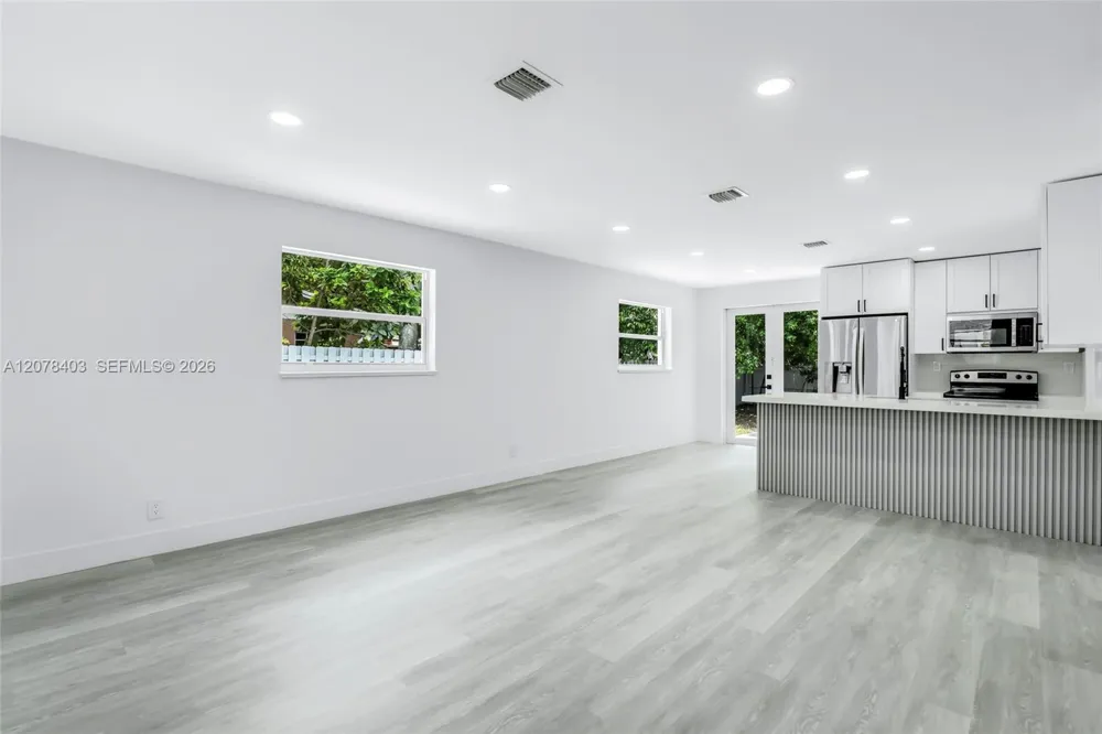 655 SW 6th Ter Florida City, FL 33034