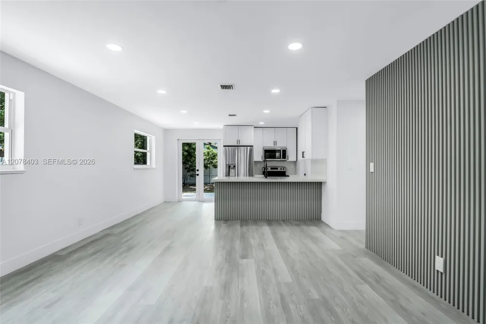655 SW 6th Ter Florida City, FL 33034
