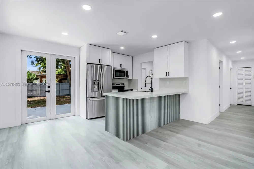 655 SW 6th Ter Florida City, FL 33034