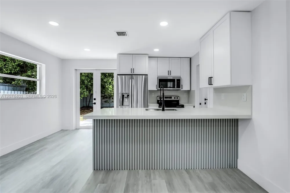 655 SW 6th Ter Florida City, FL 33034
