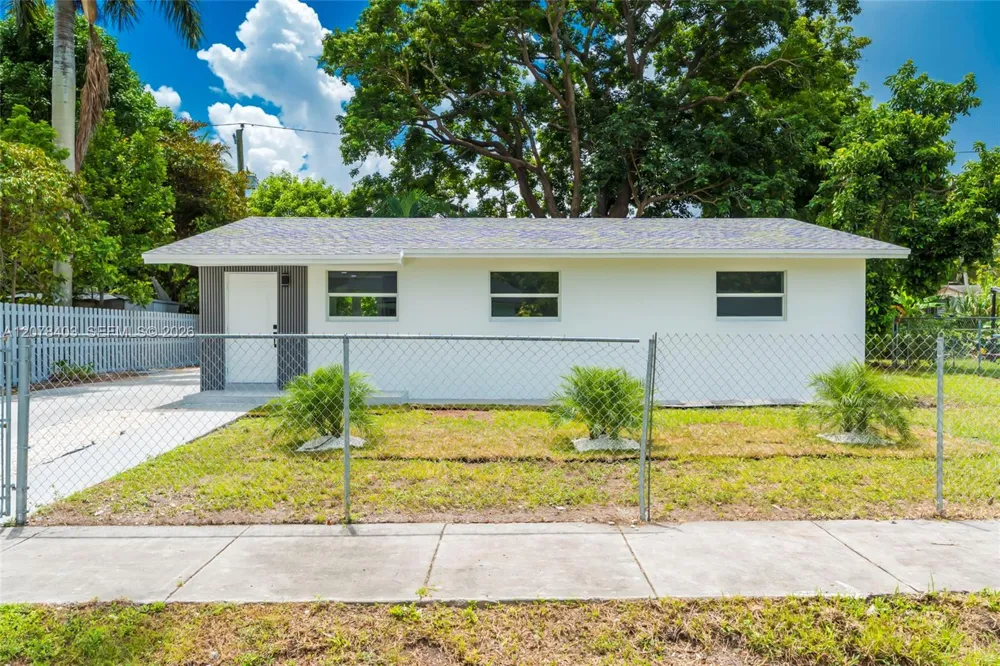 655 SW 6th Ter Florida City, FL 33034