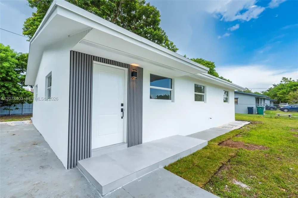 655 SW 6th Ter Florida City, FL 33034