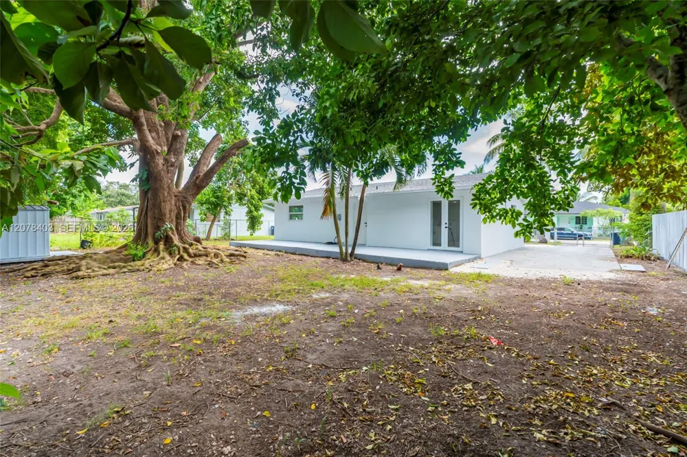 655 SW 6th Ter Florida City, FL 33034