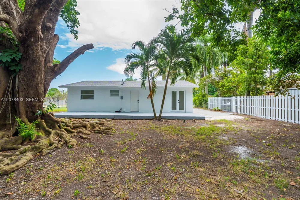 655 SW 6th Ter Florida City, FL 33034