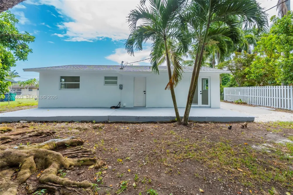 655 SW 6th Ter Florida City, FL 33034