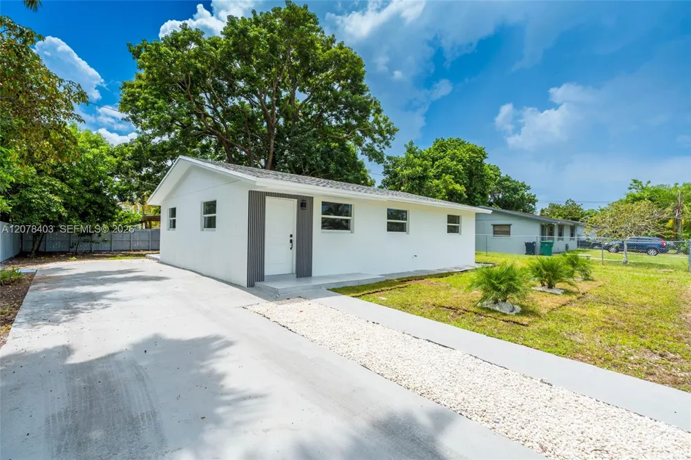 655 SW 6th Ter Florida City, FL 33034