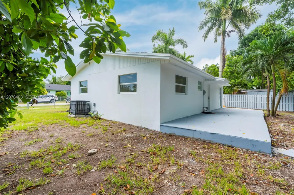 655 SW 6th Ter Florida City, FL 33034