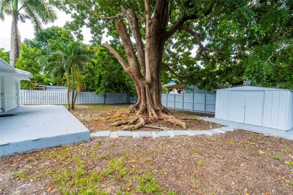 655 SW 6th Ter Florida City, FL 33034