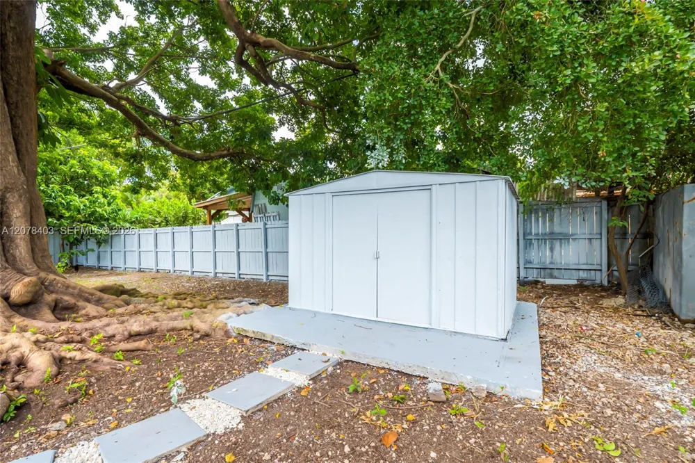 655 SW 6th Ter Florida City, FL 33034