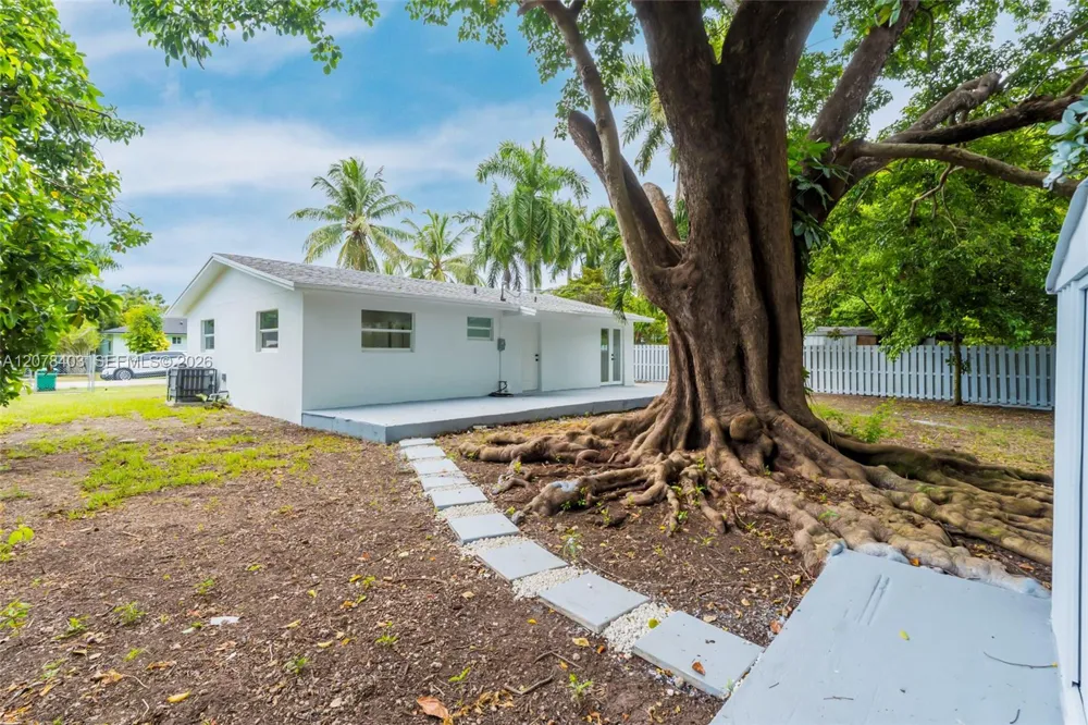 655 SW 6th Ter Florida City, FL 33034