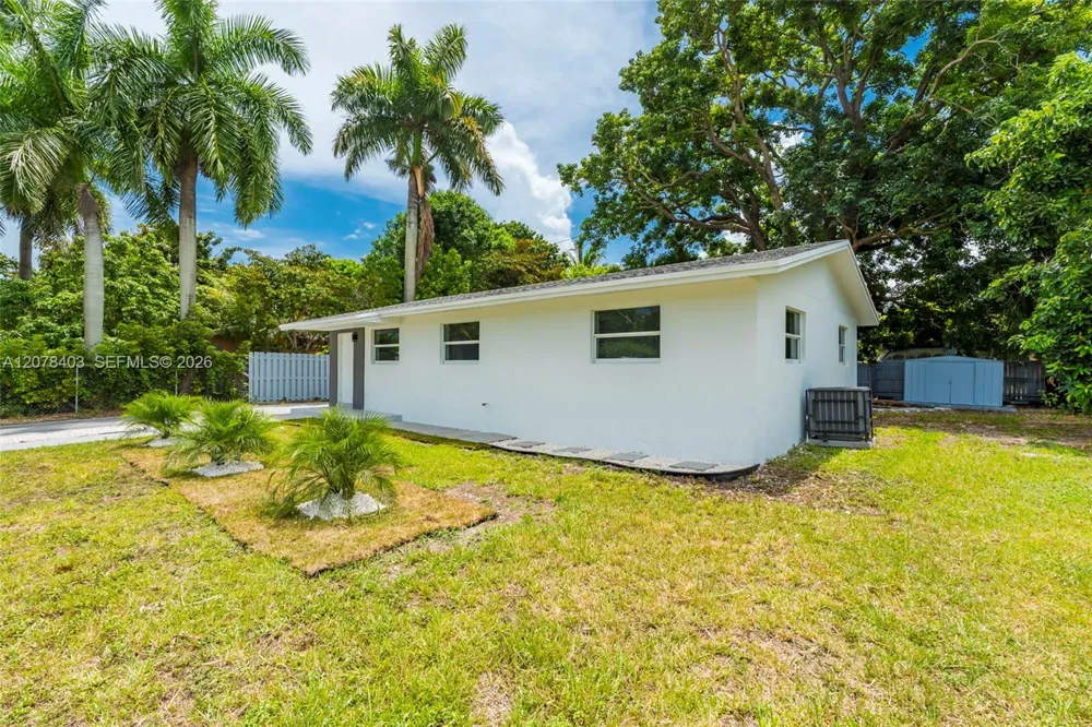 655 SW 6th Ter Florida City, FL 33034