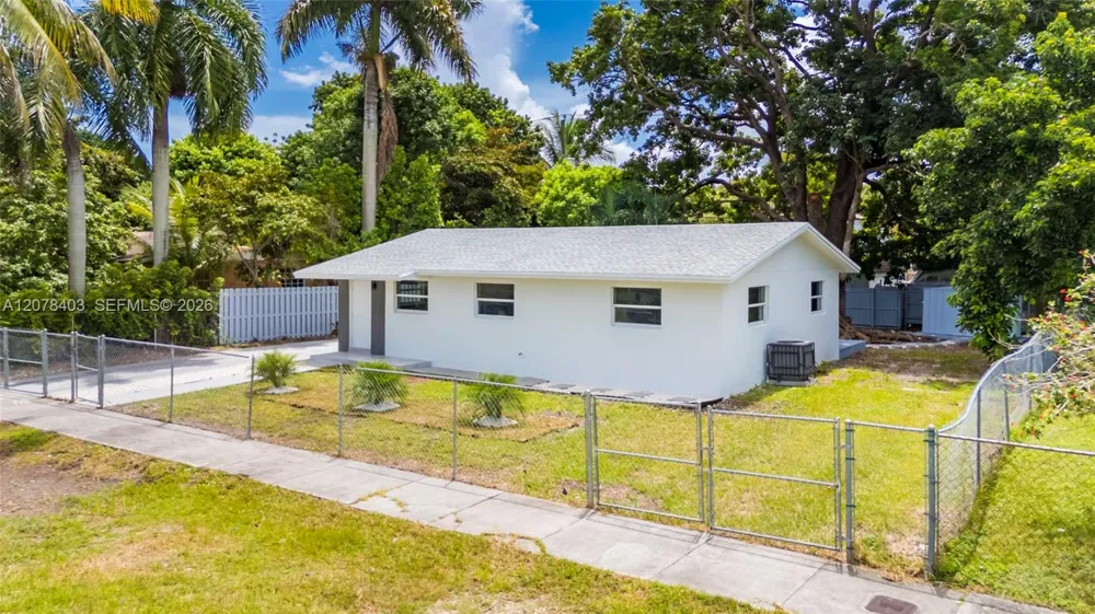 655 SW 6th Ter Florida City, FL 33034