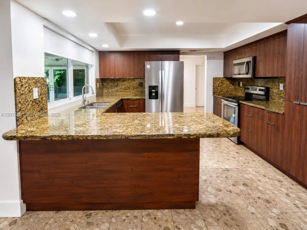 15330 Durnford Dr Miami Lakes, FL 33014