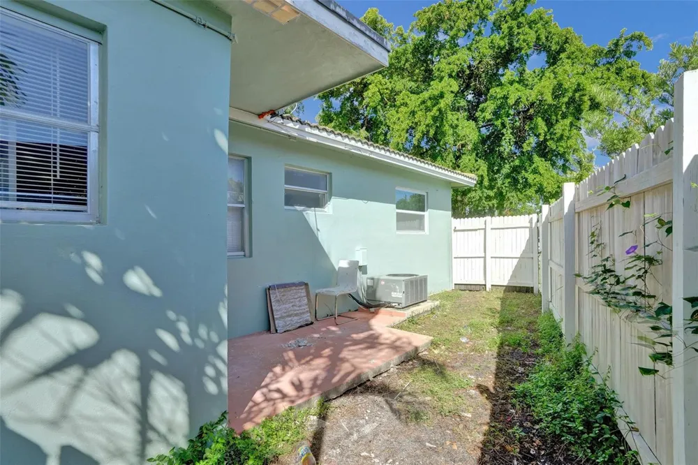 260 NE 41st Street Oakland Park, FL 33334