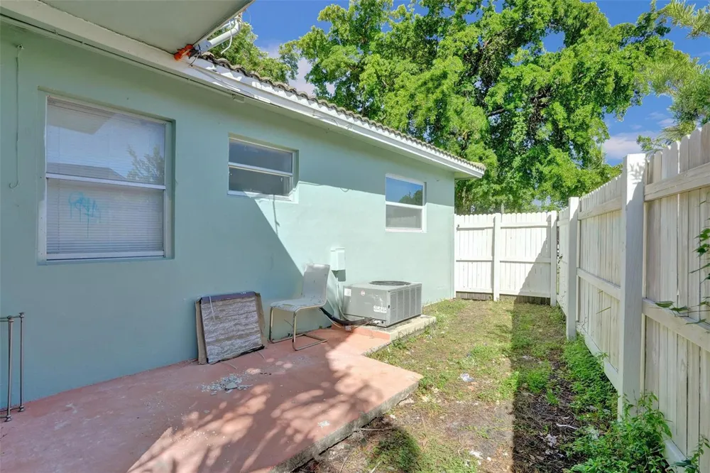 260 NE 41st Street Oakland Park, FL 33334
