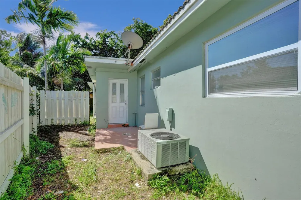 260 NE 41st Street Oakland Park, FL 33334