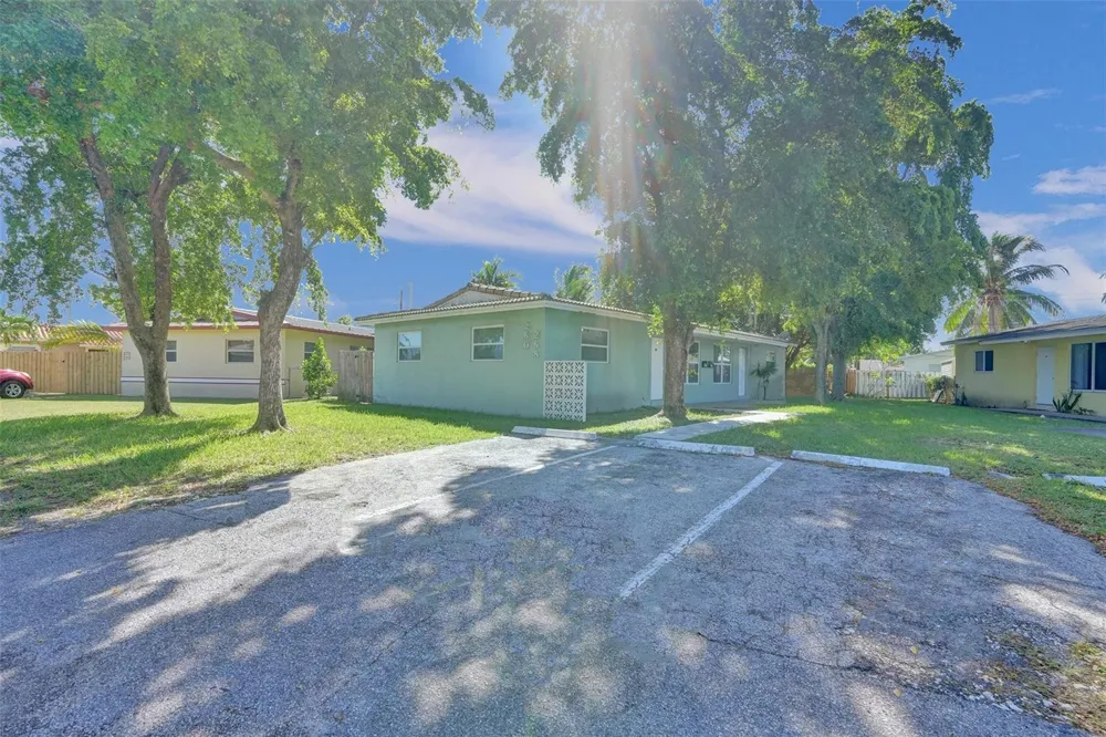260 NE 41st Street Oakland Park, FL 33334