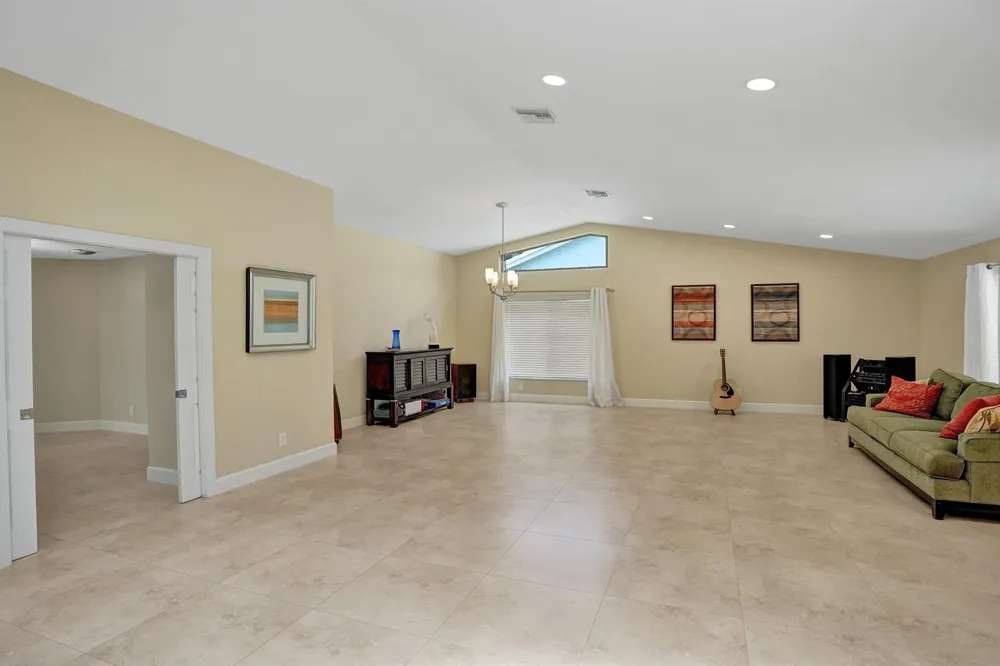 7301 NW 83rd Way Tamarac, FL 33321